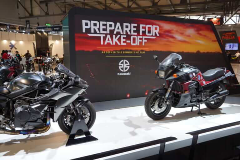 GPz900R|トップガン|EICMA2022|まさかのGPz900R復活!? EICMAで展示のトップガン仕様に「離陸に備えよ」の超意味深メッセージ!!