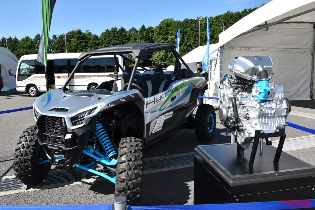 |【続・カワサキ無双】パニアに水素、積んじゃうぜぇ〜! ミラノショーで水素エンジン車のイメージイラストを公開、2030年代初頭の実用化を目指す