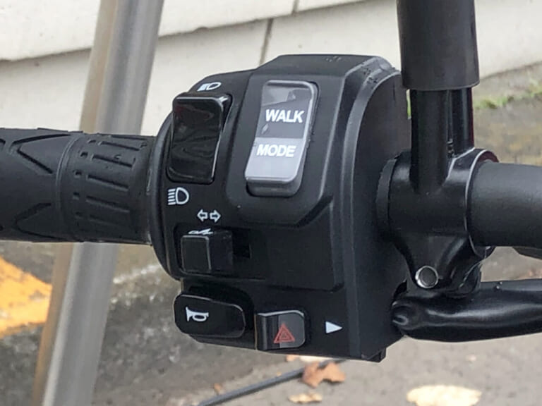 カワサキ|Z EV|ZEV-Tokyo|WALKボタン|“電動化”でバイクの取り回しが劇的ラクラク化!? 開発者直撃で見えた、カワサキEV&ハイブリッドの秘密とは?