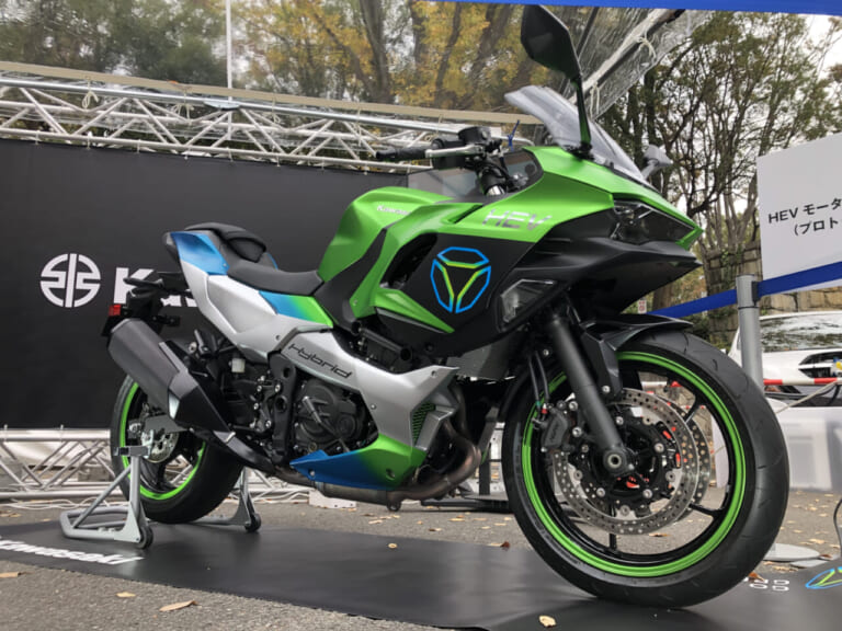 カワサキ・ハイブリッド&EV|「eブースト」でガツンと超加速! カワサキ電動&ハイブリッドのメーターが見えた!