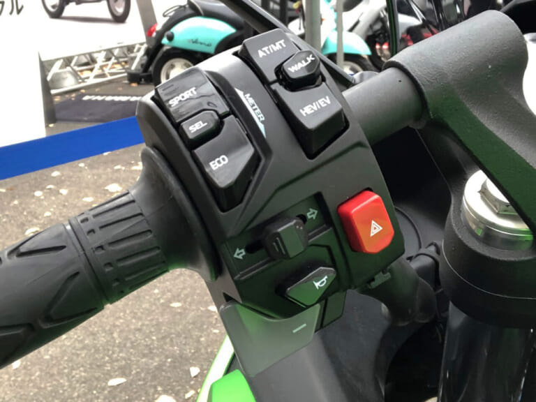 カワサキ・ハイブリッド&EV|「eブースト」でガツンと超加速! カワサキ電動&ハイブリッドのメーターが見えた!