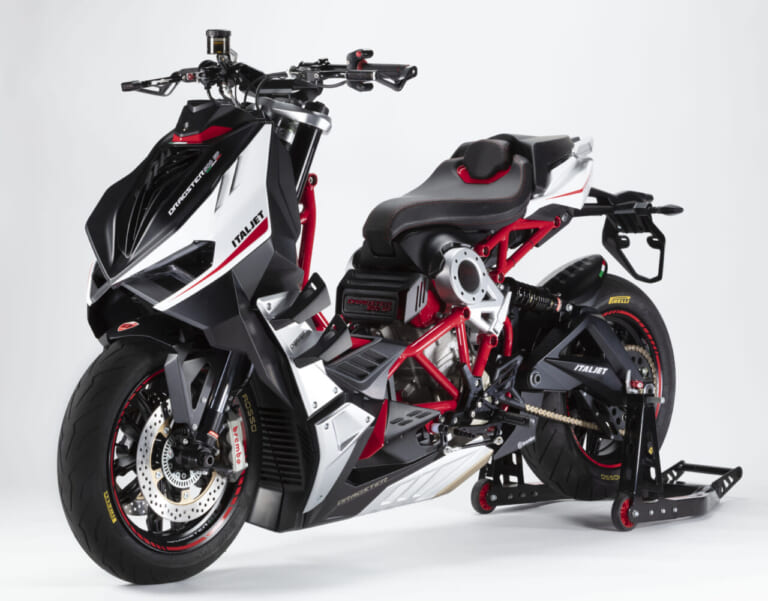 イタルジェット|ドラッグスター500GPコンセプト|異形のスクーター、超級続編!! イタルジェット「ドラッグスター500GP」「ドラッグスター#e01エレクトリック」がEICMAに登場