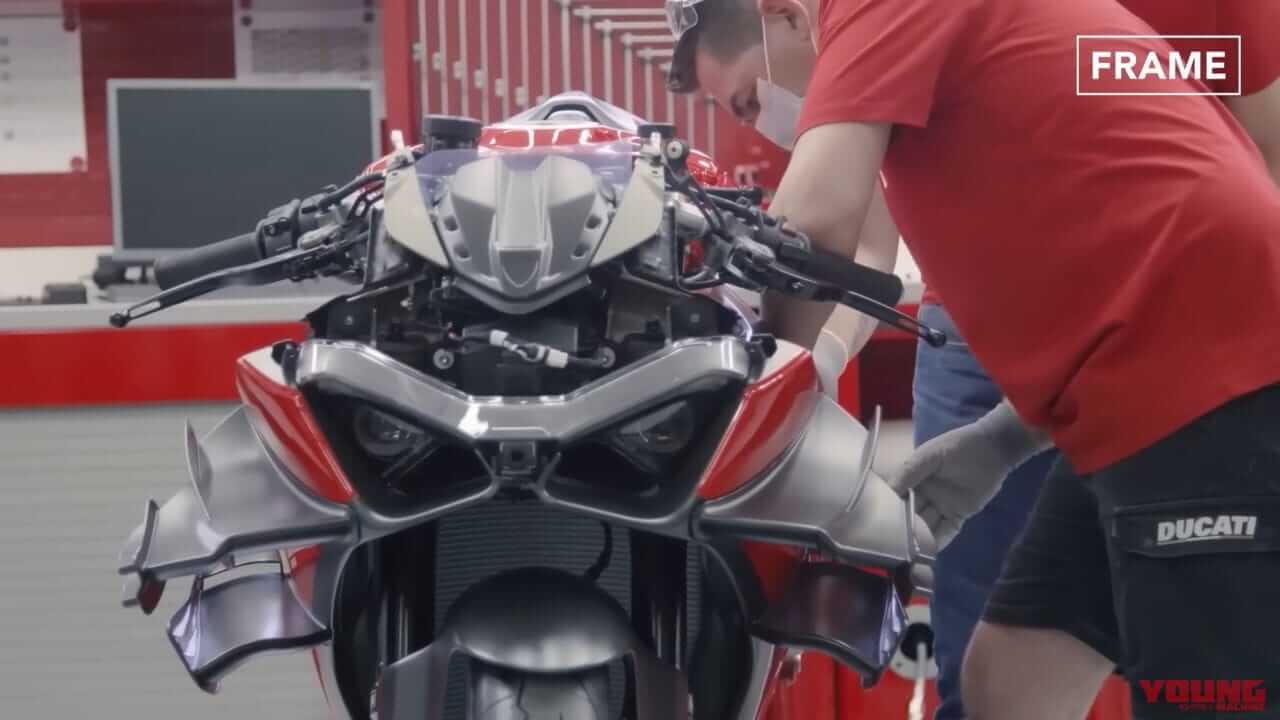 世界最高峰のV4マシン組立工場に潜入! ドゥカティ「スーパーレッジェーラV4」がもはや工芸品