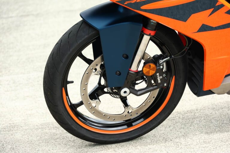 KTM RC390|ブレーキ|KTM 新型RC390 ディテール解説【400ccクラス随一のポテンシャル!】