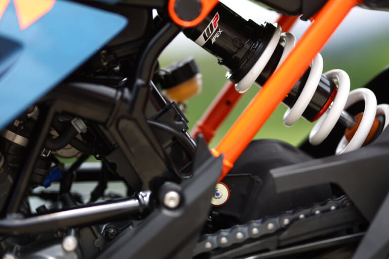 KTM RC390|リヤサスペンション|KTM 新型RC390 ディテール解説【400ccクラス随一のポテンシャル!】