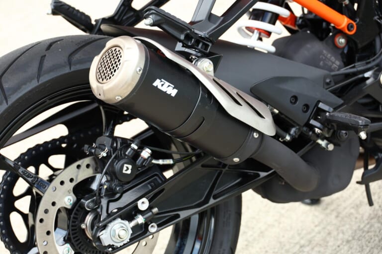 KTM RC390|マフラー|KTM 新型RC390 ディテール解説【400ccクラス随一のポテンシャル!】