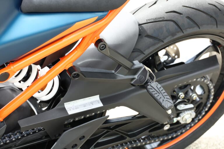 KTM RC390|ステップ |KTM 新型RC390 ディテール解説【400ccクラス随一のポテンシャル!】