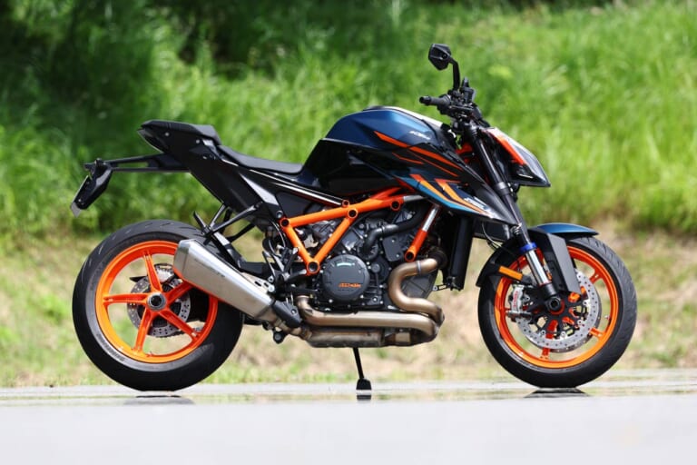KTM 1290スーパーデューク Rエヴォ|KTM 1290スーパーデュークシリーズ3機種を乗り比べ! 試乗ショートインプレッション〈Rエヴォ/GT/R〉
