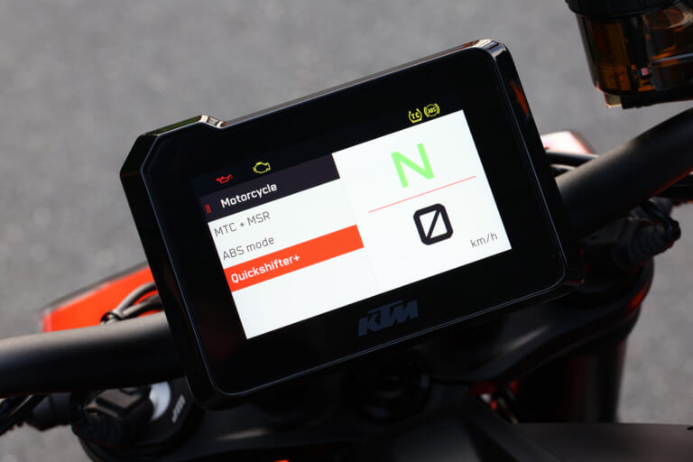 KTM 1290スーパーデューク Rエヴォ|メーター表示|KTM 1290スーパーデュークシリーズ3機種を乗り比べ! 試乗ショートインプレッション〈Rエヴォ/GT/R〉