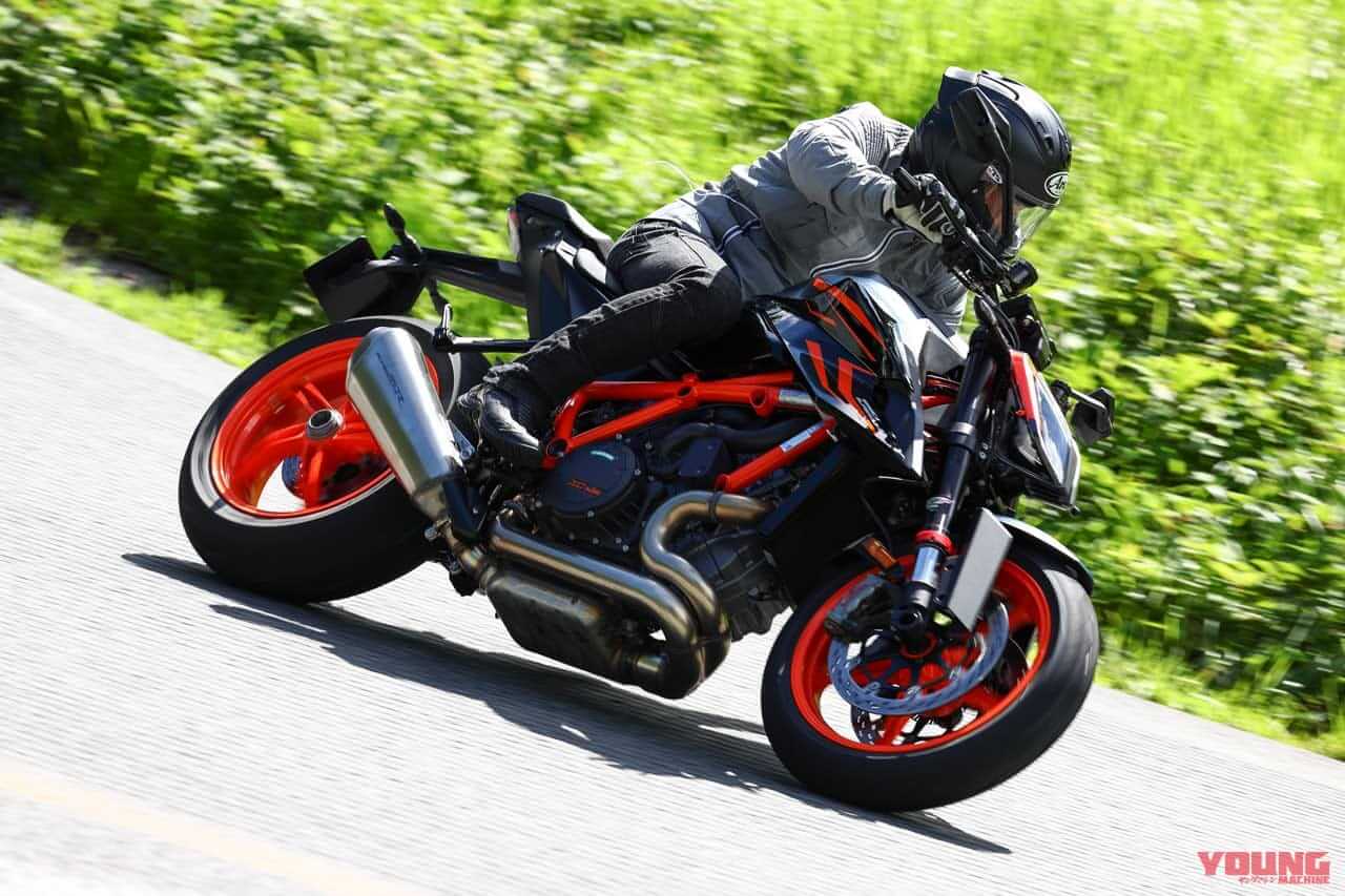 KTM 1290スーパーデュークR|KTM 1290スーパーデュークシリーズ3機種を乗り比べ! 試乗ショートインプレッション〈Rエヴォ/GT/R〉