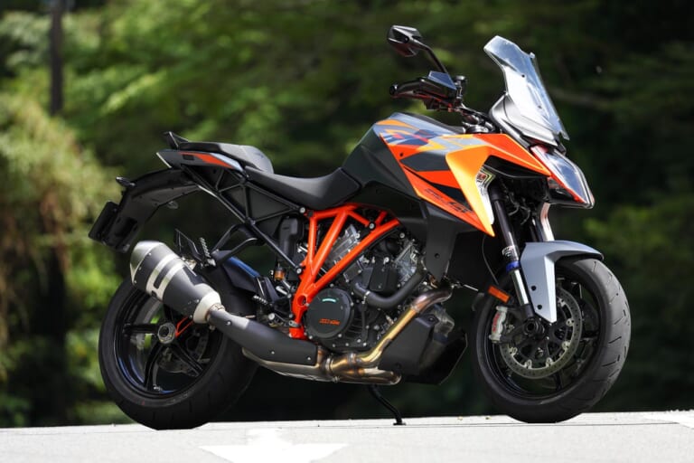 KTM 1290スーパーデュークGT|KTM 1290スーパーデュークシリーズ3機種を乗り比べ! 試乗ショートインプレッション〈Rエヴォ/GT/R〉