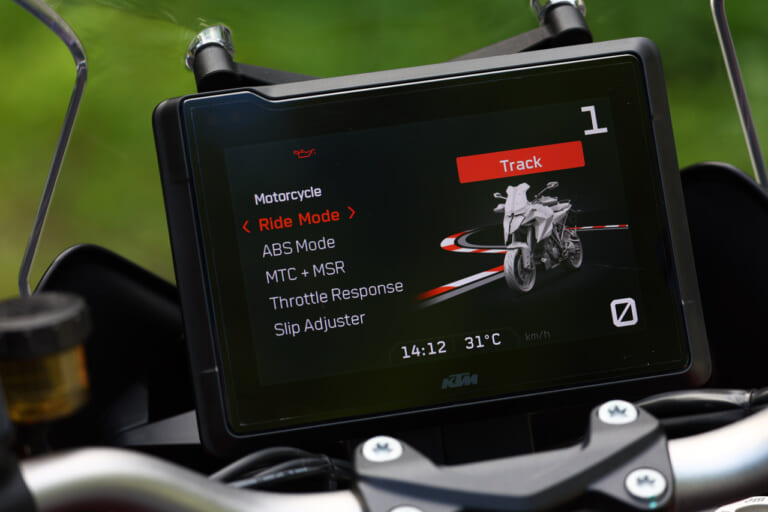 KTM 1290スーパーデュークGT|KTM 1290スーパーデュークシリーズ3機種を乗り比べ! 試乗ショートインプレッション〈Rエヴォ/GT/R〉