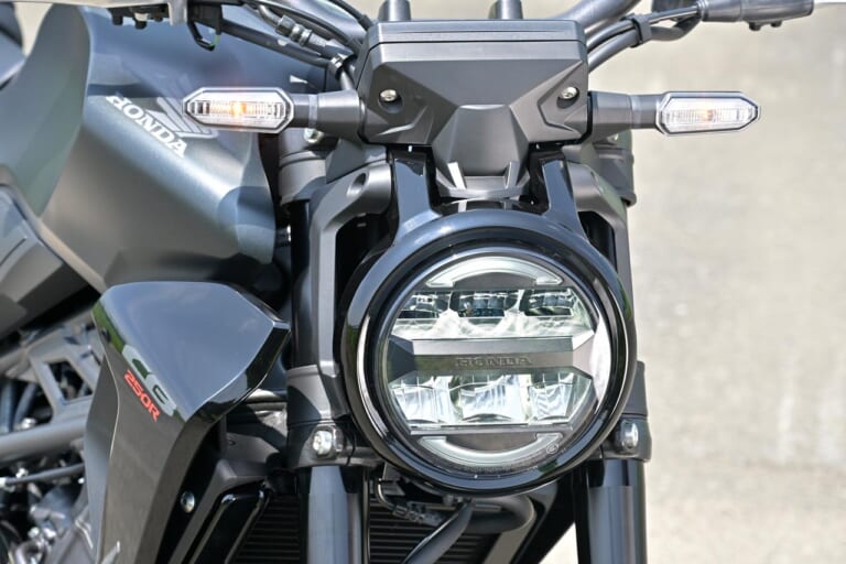 ホンダ CB250R|ヘッドライト|ホンダ 新型CB250R 車両ディテール解説【各所をブラッシュアップ&排ガス規制対応】