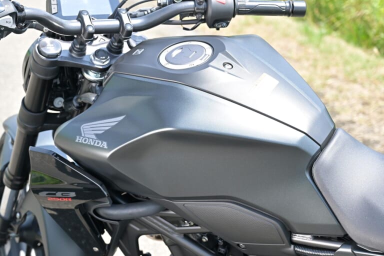 ホンダ CB250R|燃料タンク|ホンダ 新型CB250R 車両ディテール解説【各所をブラッシュアップ&排ガス規制対応】