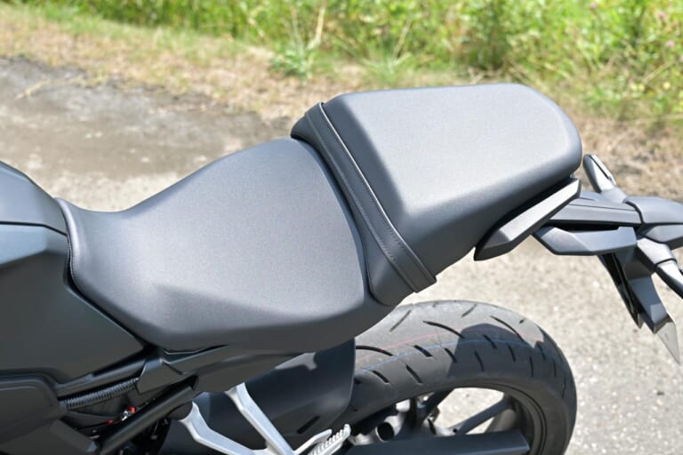 ホンダ CB250R|シート|ホンダ 新型CB250R 車両ディテール解説【各所をブラッシュアップ&排ガス規制対応】