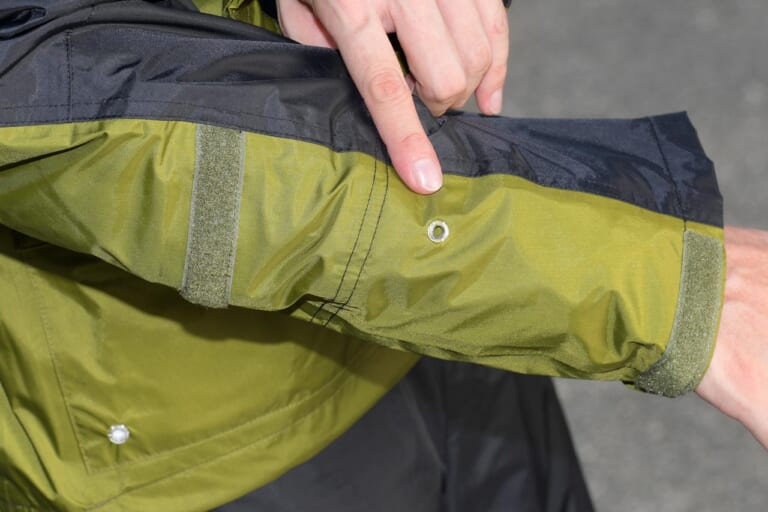 ヤマハ YAR30 サイバーテックスIIダブルガードレインスーツ|人気レインスーツ進化! 待望の緑も登場 【ヤマハ YAR30 サイバーテックスII ダブルガードレインスーツ】試用インプレッション