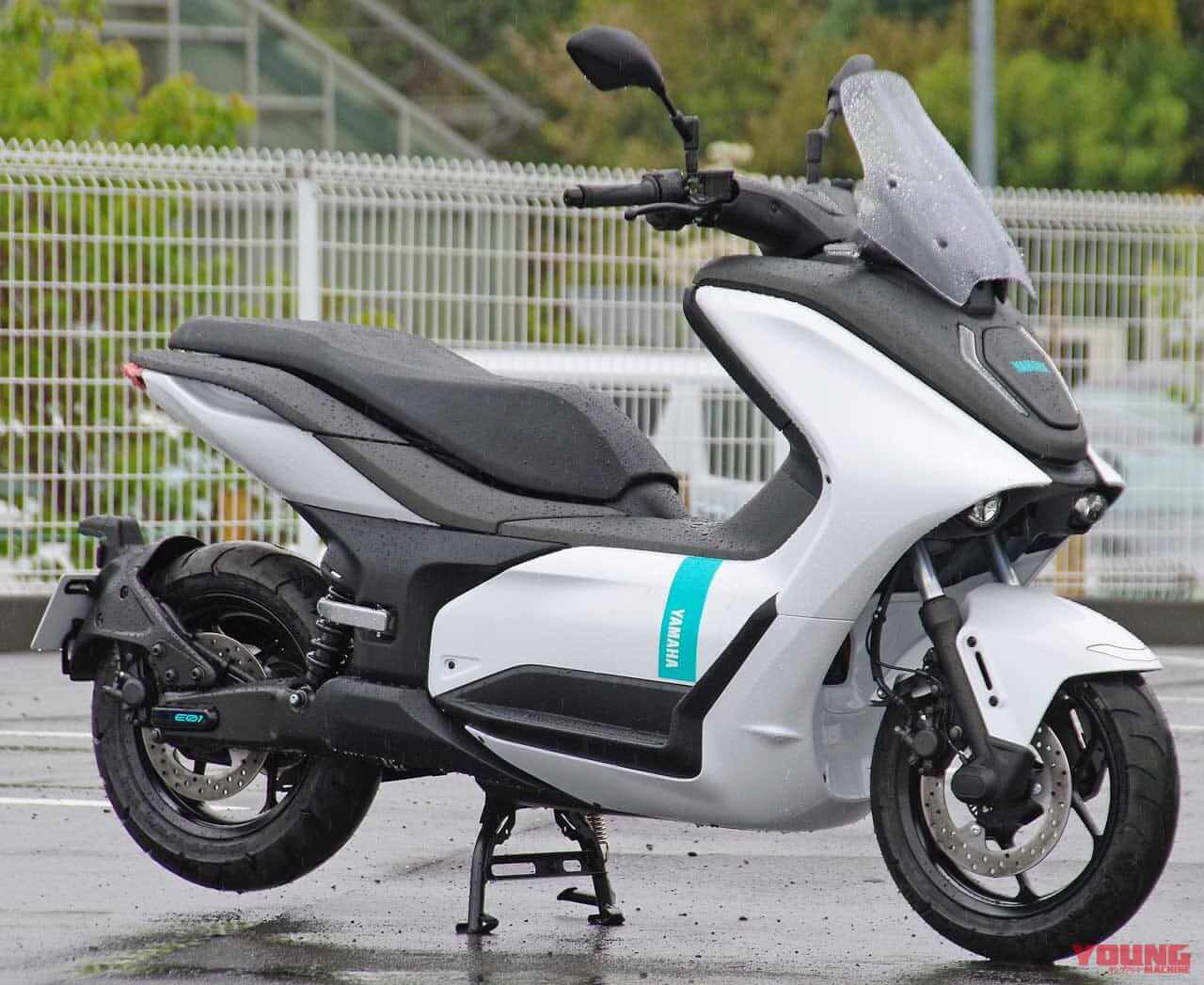 2024 YAMAHA E01 ブルーイッシュホワイトパール1|ヤマハE01〈いま国内で買える新型バイクカタログ|原付二種(125-51cc)〉