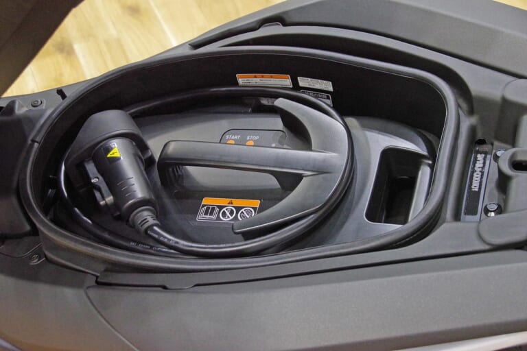 ヤマハ E01|ヤマハの本格EV!「E01」試乗インプレッション【航続距離104 kmの実験バイク!】