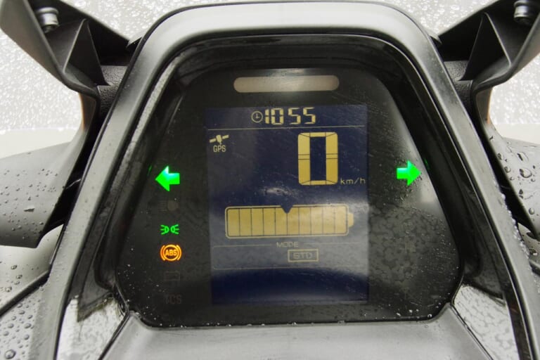 ヤマハ E01|ヤマハの本格EV!「E01」試乗インプレッション【航続距離104 kmの実験バイク!】