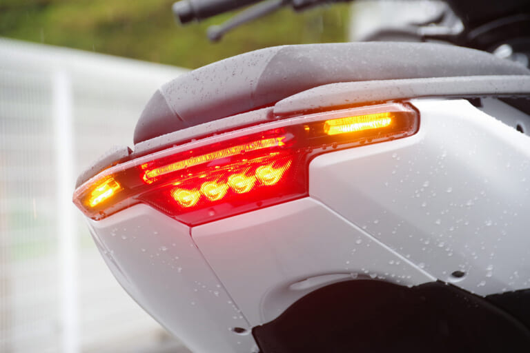 ヤマハ E01|ヤマハの本格EV!「E01」試乗インプレッション【航続距離104 kmの実験バイク!】