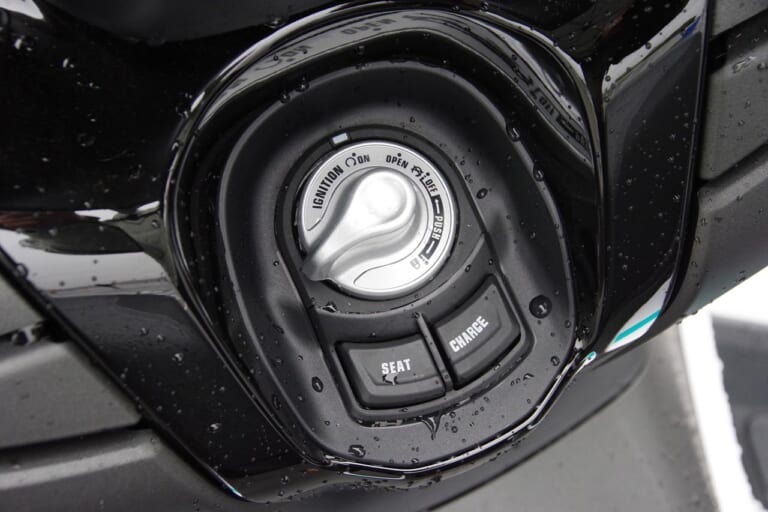 ヤマハ E01|ヤマハの本格EV!「E01」試乗インプレッション【航続距離104 kmの実験バイク!】