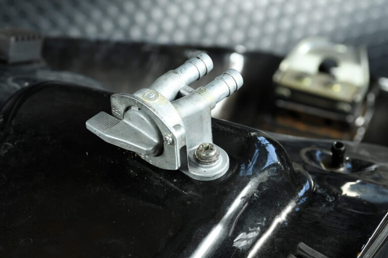 ヤマハ TZR250|フューエルコック|‘80s国産名車「ヤマハ TZR250(3MA)」完調メンテナンス【エンジン関連部品の供給が厳しい】