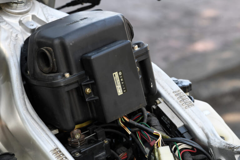 ヤマハ TZR250|CDIユニット|‘80s国産名車「ヤマハ TZR250(3MA)」完調メンテナンス【エンジン関連部品の供給が厳しい】