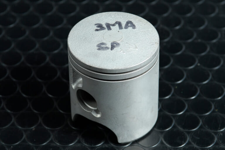 ヤマハ TZR250|ピストン|‘80s国産名車「ヤマハ TZR250(3MA)」完調メンテナンス【エンジン関連部品の供給が厳しい】