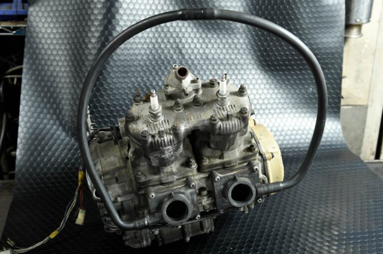 ヤマハ TZR250|インテークマニフォールド|‘80s国産名車「ヤマハ TZR250(3MA)」完調メンテナンス【エンジン関連部品の供給が厳しい】