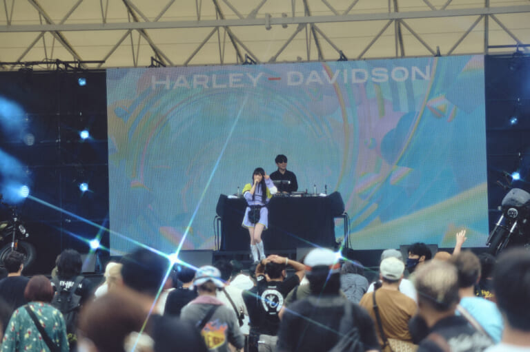 ブルースカイヘブン|Daoko|ハーレーの祭典「ブルースカイヘブン」4年ぶりの開催! スタントショーほか豪華アーティストによる野外ライブも
