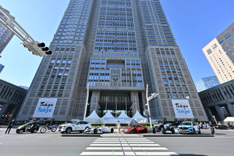 ZEV Tokyo Festival|都知事がカワサキの水素エンジンバギーに試乗! ゼロエミッションの糸口は電動モーターだけじゃない