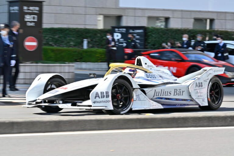 ZEV Tokyo Festival|都知事がカワサキの水素エンジンバギーに試乗! ゼロエミッションの糸口は電動モーターだけじゃない