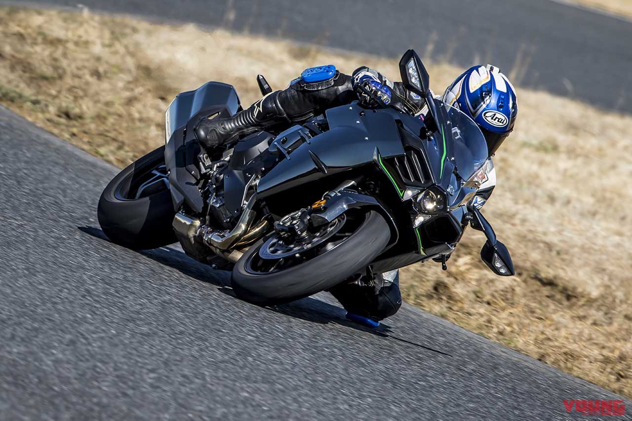 タイヤは端まで使えたほうがエラい?|Q42:タイヤは”端っこ”まで使えた方がエラい??【30秒でわかる! バイクの疑問】