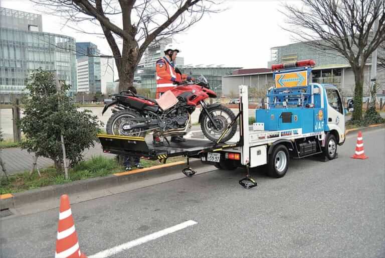 バイクが動かない場合はロードサービスを|Q58:事故を起こしてしまった… まず何をする?【30秒でわかる! バイクの疑問】