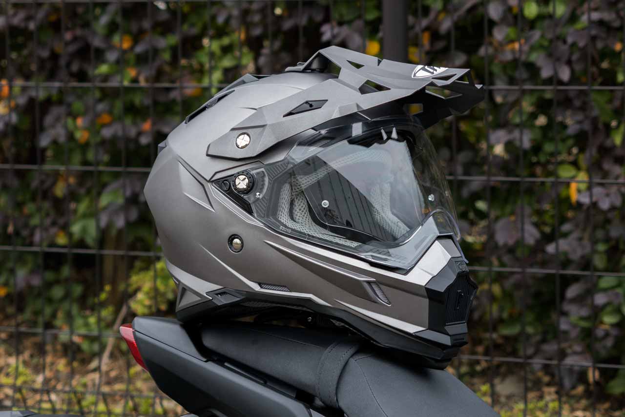 インカム付き、バイク用ヘルメット　THH  TX-27セナなどにも同期できました