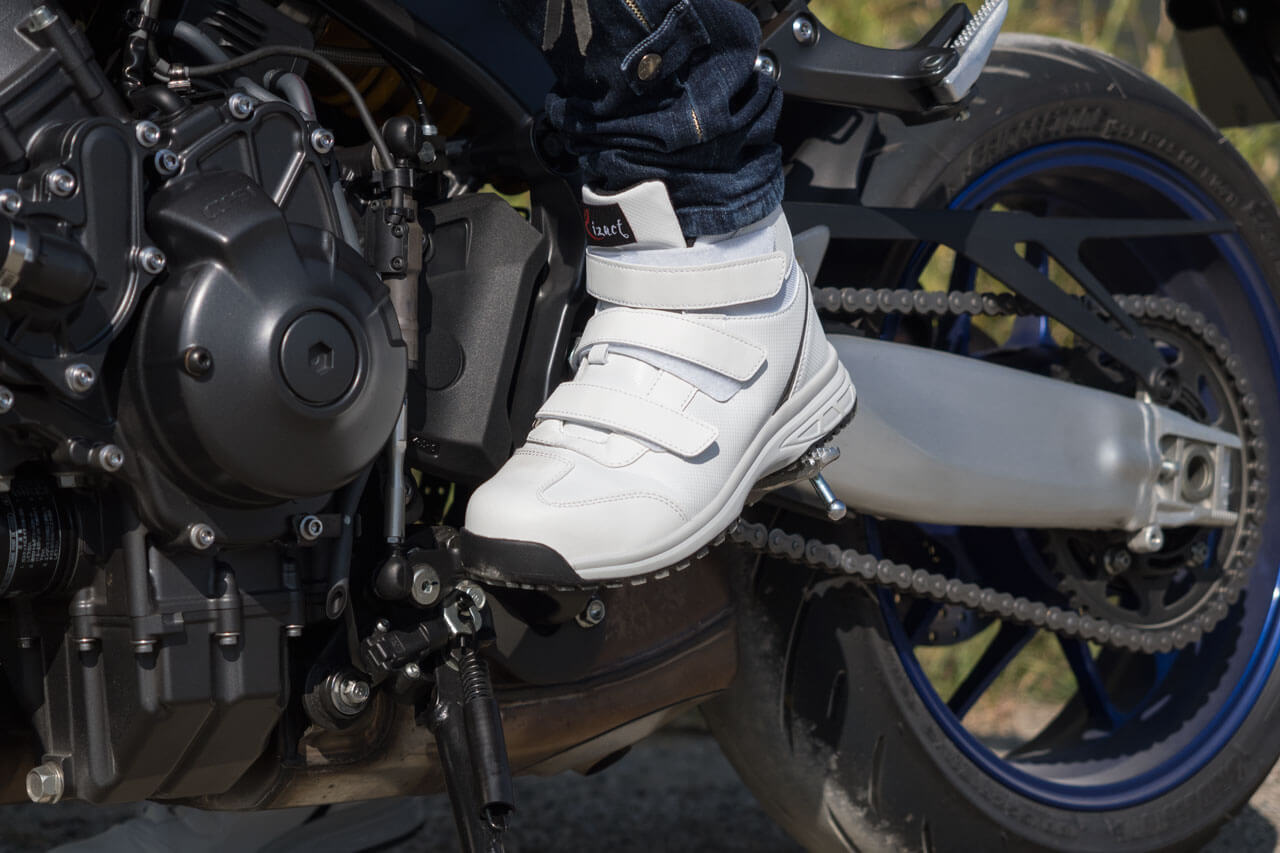 ワークマンのバイク用安全靴「ライザクトセーフティシューズ」使って