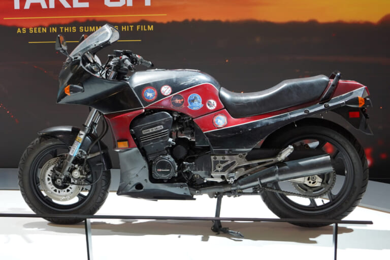GPz900R|トップガン|EICMA2022|まさかのGPz900R復活!? EICMAで展示のトップガン仕様に「離陸に備えよ」の超意味深メッセージ!!