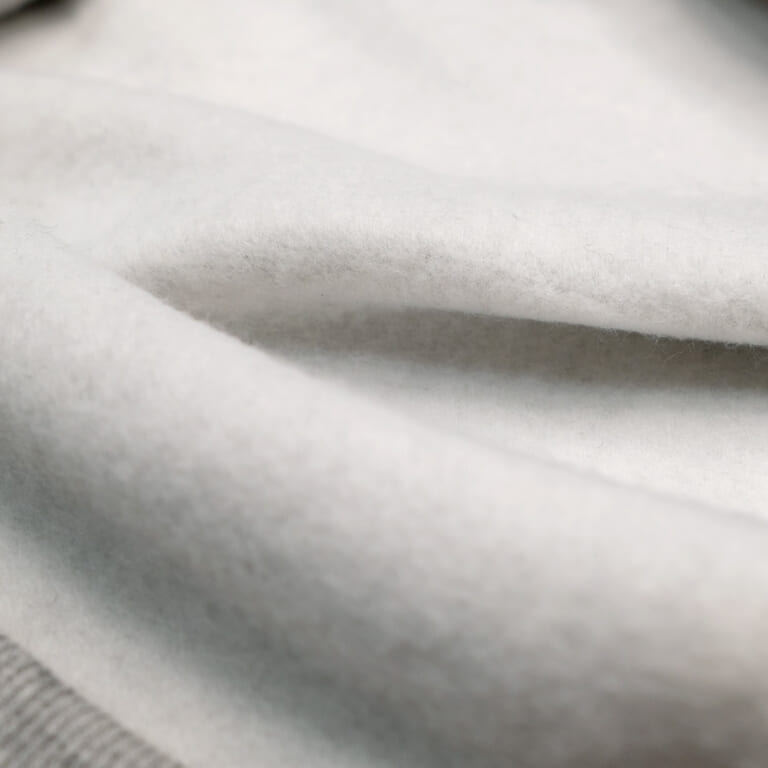 【ゆるキャン△】WILDERNESS EXPERIENCE 恵那&ちくわ あったかパーカー|「恵那とちくわ」も! 「ゆるキャン△」デザインの新アパレルをヴィレッジヴァンガードが取扱い開始