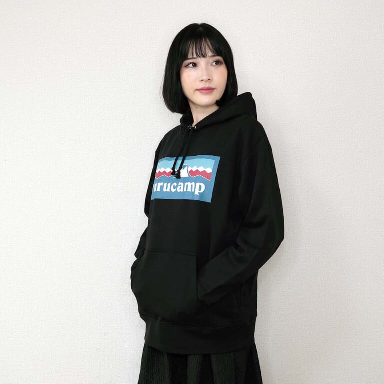 【ゆるキャン△】ふじさんロゴパーカー(なでしこ/リン/千明/あおい/恵那/綾乃)|「恵那とちくわ」も! 「ゆるキャン△」デザインの新アパレルをヴィレッジヴァンガードが取扱い開始