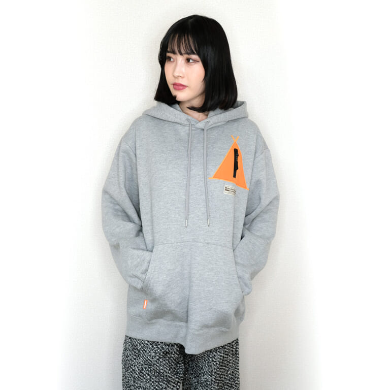 【ゆるキャン△】WILDERNESS EXPERIENCE 恵那&ちくわ あったかパーカー|「恵那とちくわ」も! 「ゆるキャン△」デザインの新アパレルをヴィレッジヴァンガードが取扱い開始