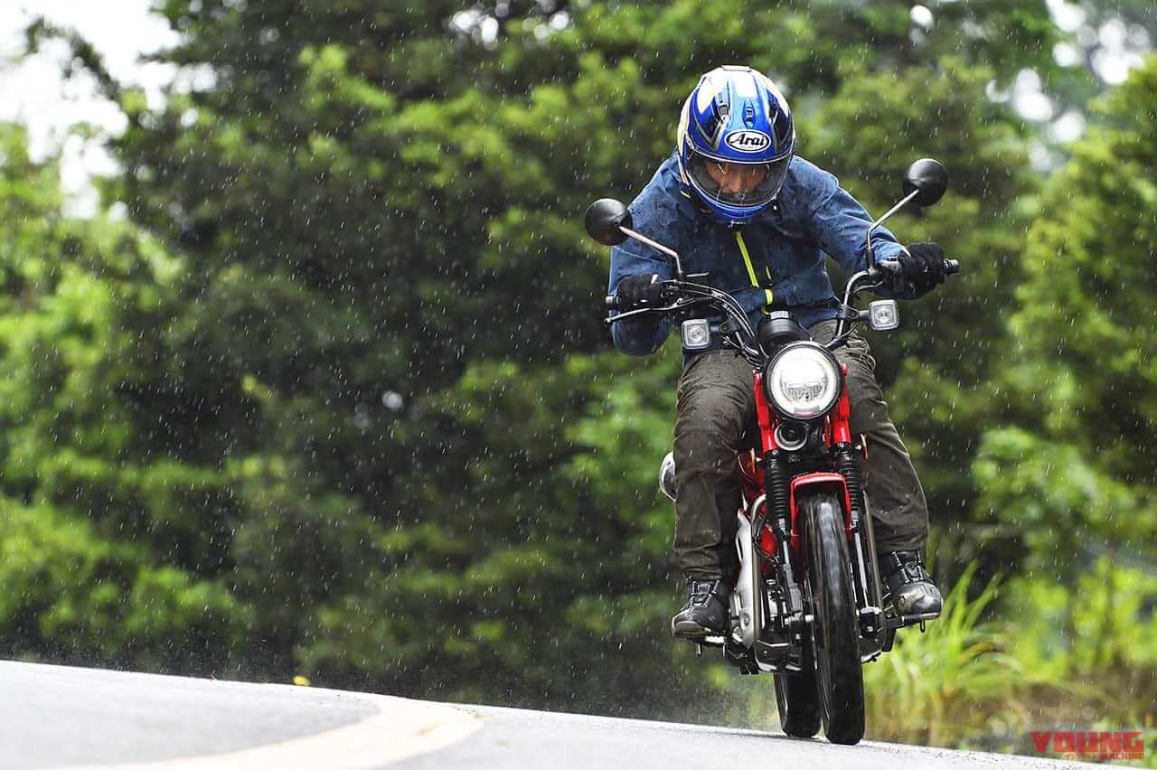 Q53:走っていたら雨が降ってきた… 怖くない、安全な走り方を教えて!【30秒でわかる! バイクの疑問】