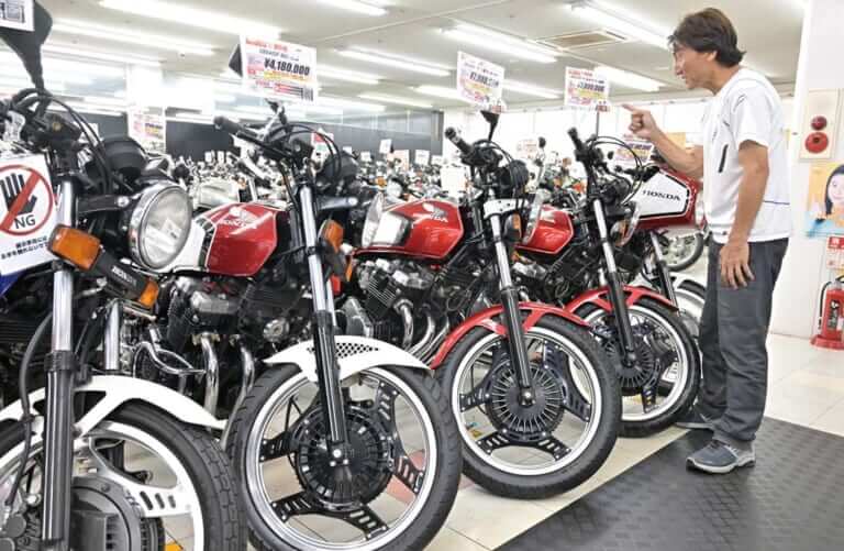 HONDA CBX400F|400cc中古バイクは依然4気筒が大人気! 絶版車の宝庫で相場をチェック〈絶版中古車の新常識:中型編〉
