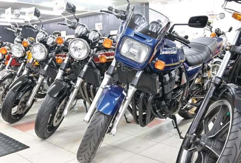 KAWASAKI ZRX400|400cc中古バイクは依然4気筒が大人気! 絶版車の宝庫で相場をチェック〈絶版中古車の新常識:中型編〉