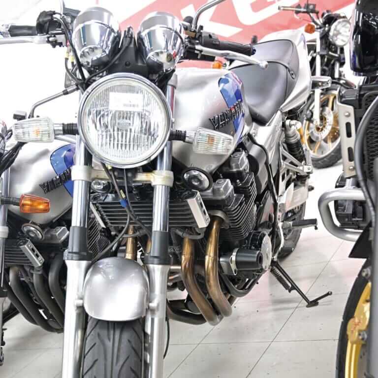 YAMAHA XJR400R|400cc中古バイクは依然4気筒が大人気! 絶版車の宝庫で相場をチェック〈絶版中古車の新常識:中型編〉