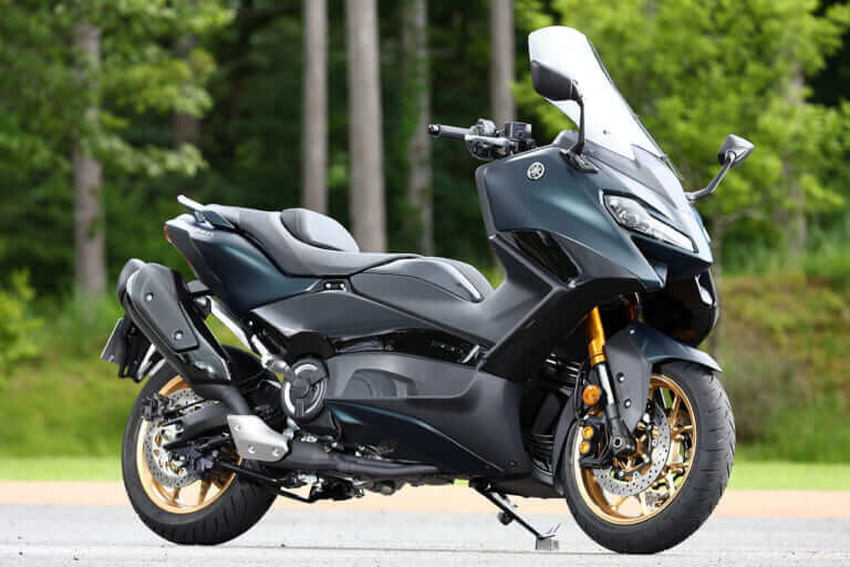 ヤマハTMAX560 テックマックス|ヤマハTMAX560 テックマックス 試乗インプレ【スタイル刷新&軽量ホイールで走行性能と利便性を底上げ】