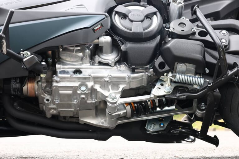 ヤマハTMAX560 テックマックス|サスペンション|ヤマハTMAX560 テックマックス 試乗インプレ【スタイル刷新&軽量ホイールで走行性能と利便性を底上げ】