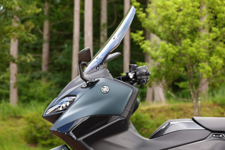 ヤマハTMAX560 テックマックス|スクリーン|ヤマハTMAX560 テックマックス 試乗インプレ【スタイル刷新&軽量ホイールで走行性能と利便性を底上げ】