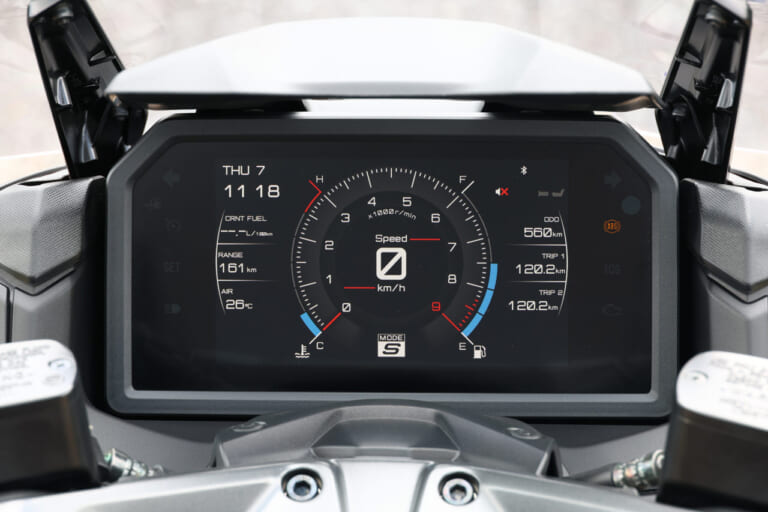 ヤマハTMAX560 テックマックス|メーター|ヤマハTMAX560 テックマックス 試乗インプレ【スタイル刷新&軽量ホイールで走行性能と利便性を底上げ】