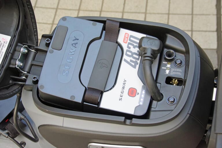 Segway B110S|バッテリー|セグウェイから電動バイク登場! B110S 試乗インプレッション【機能満載でスリム&コンパクト】