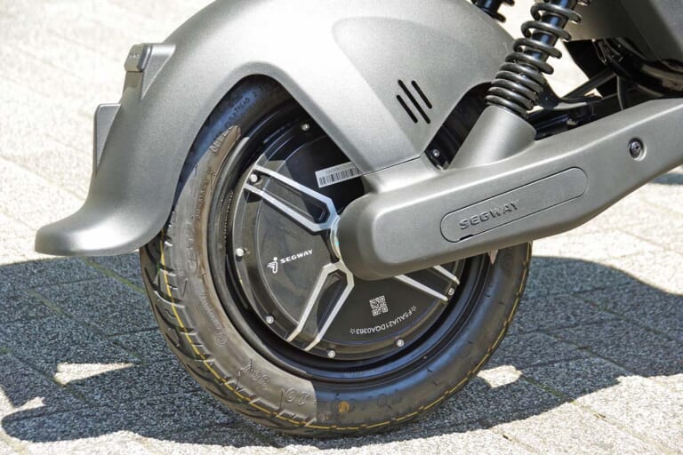 Segway B110S|リヤ|セグウェイから電動バイク登場! B110S 試乗インプレッション【機能満載でスリム&コンパクト】